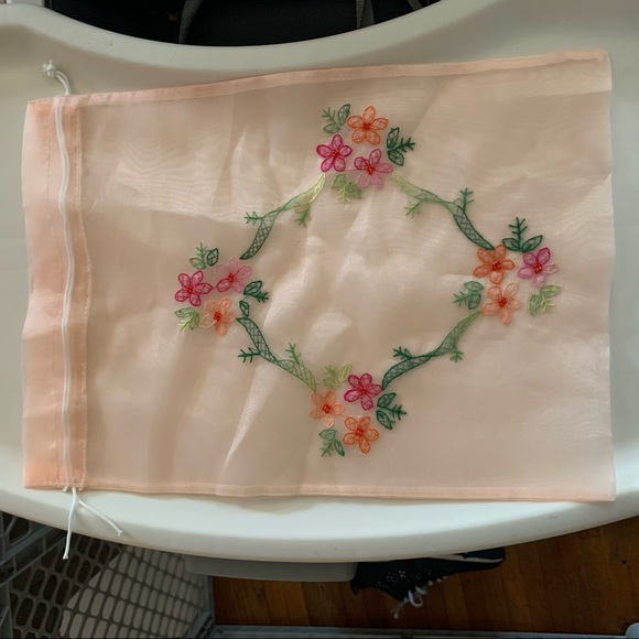 Embroidered mesh drawstring bags Set of three - Picture 2 of 14